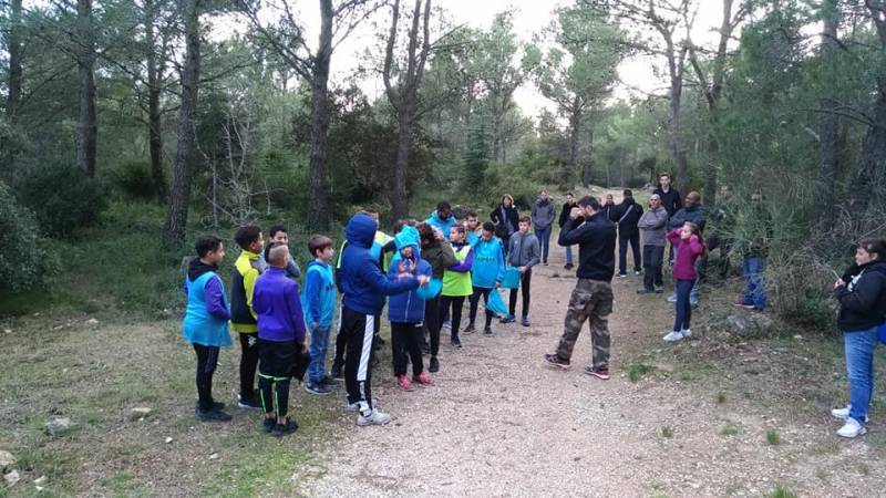 Sortie sportive collective organisée en forêt dans le Var