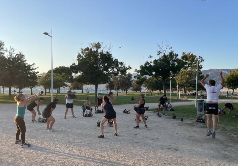 Cours de sport en collectif d'extérieur avec coach à Toulon
